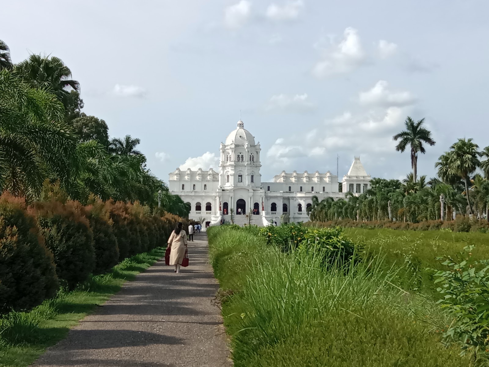 Kunjaban Palace Gardens