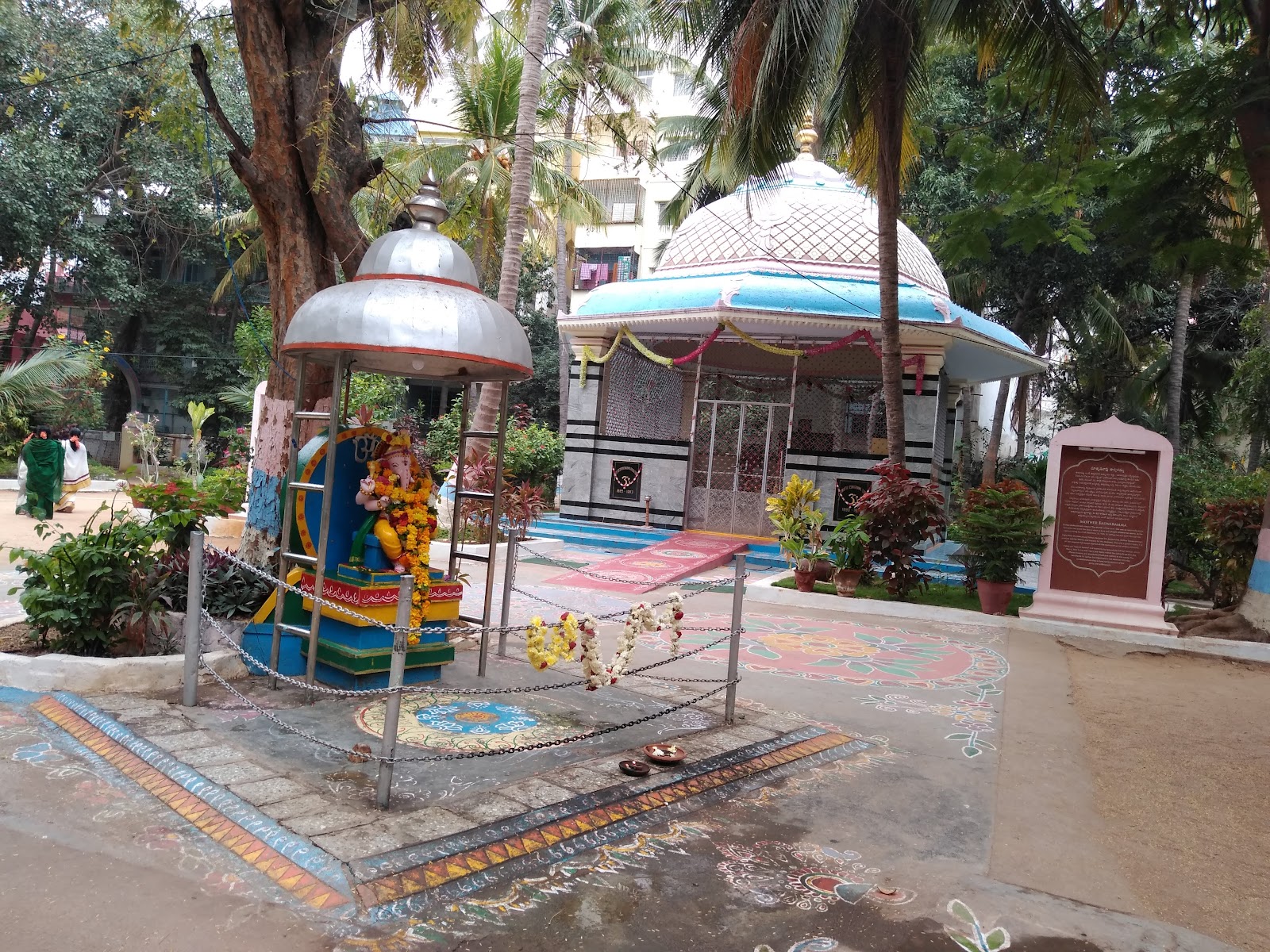 Sri Satya Sai Baba Samadhi Puttaparthi