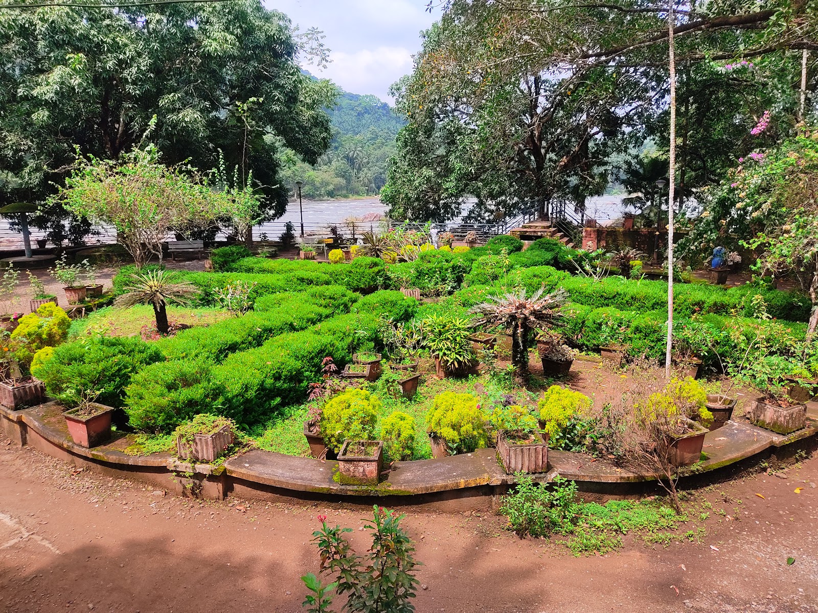 Thumboormuzhi Garden and Check Dam