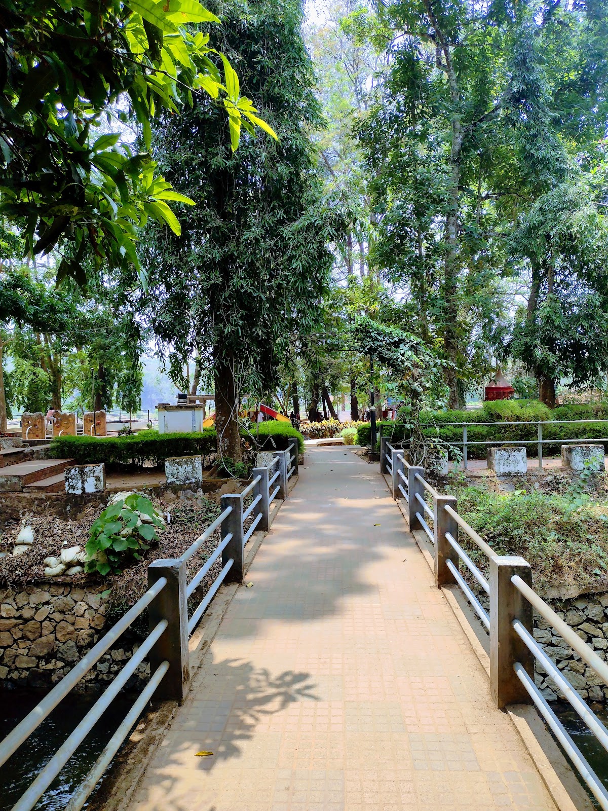 Thumboormuzhi Garden and Check Dam