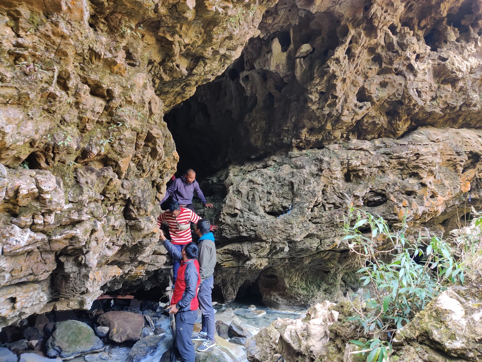 Krem Mawmluh Cave