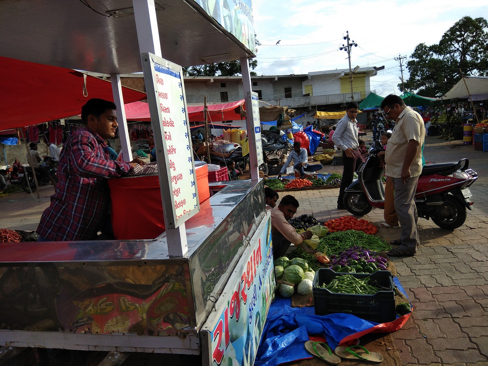 Weekly Tribal Market