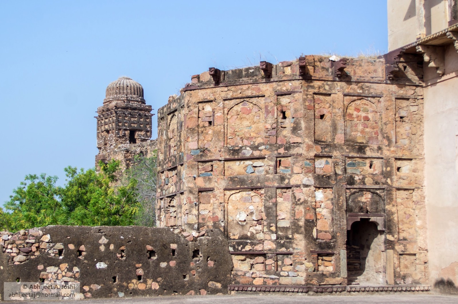 Raja Vir Singh Dev Palace