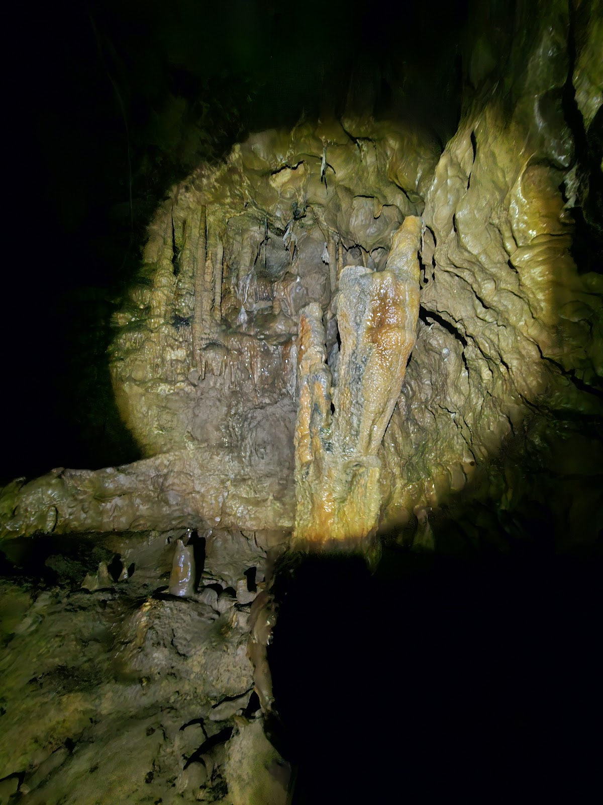 Krem Mawmluh Cave