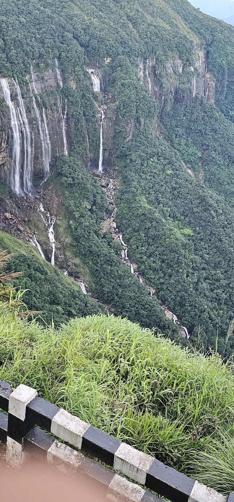 Nohsngithiang Falls