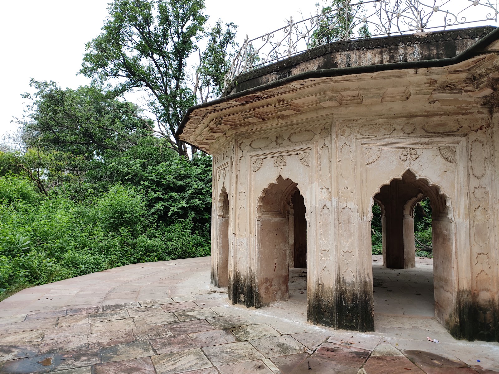 Bahu Begum ka Maqbara