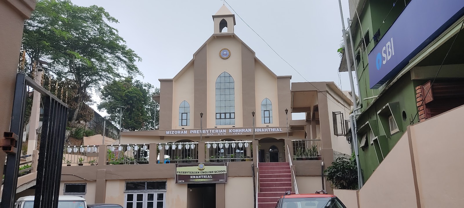 Hnahthial Church Complex