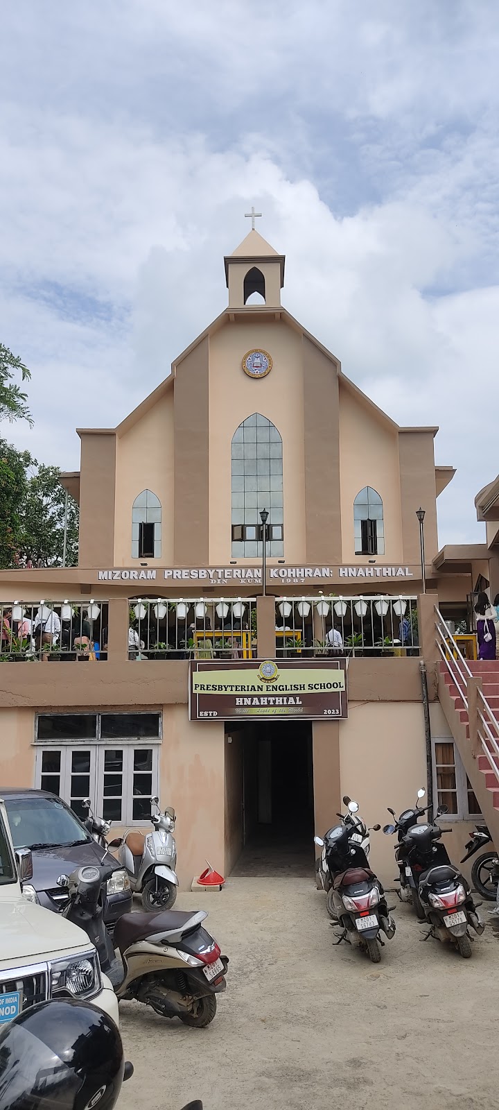 Hnahthial Church Complex