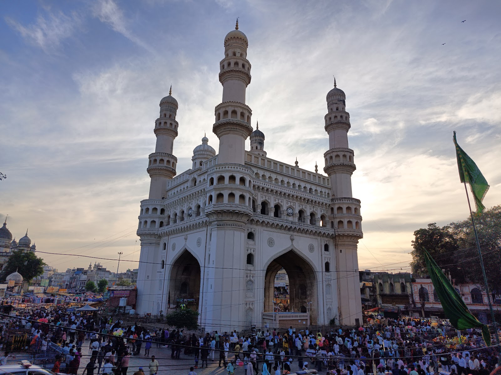 Hyderabad Travel Guide - Explore History and Cuisine