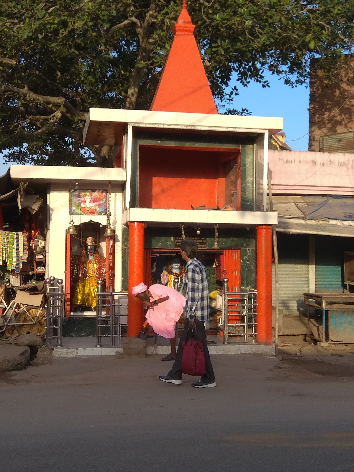 Shiv Mandir Near Bus Stand