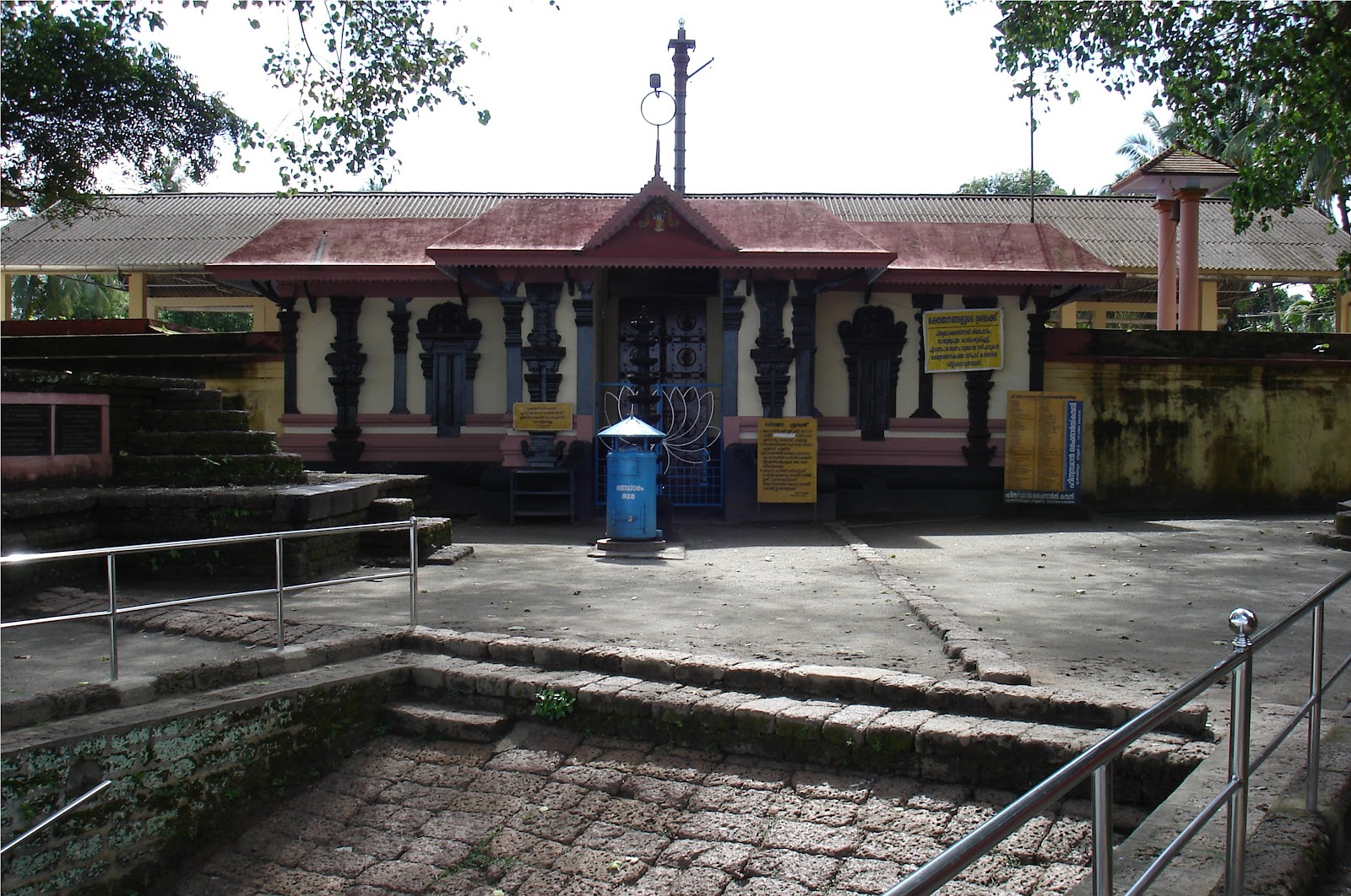 Thirunavaya Navamukunda Temple