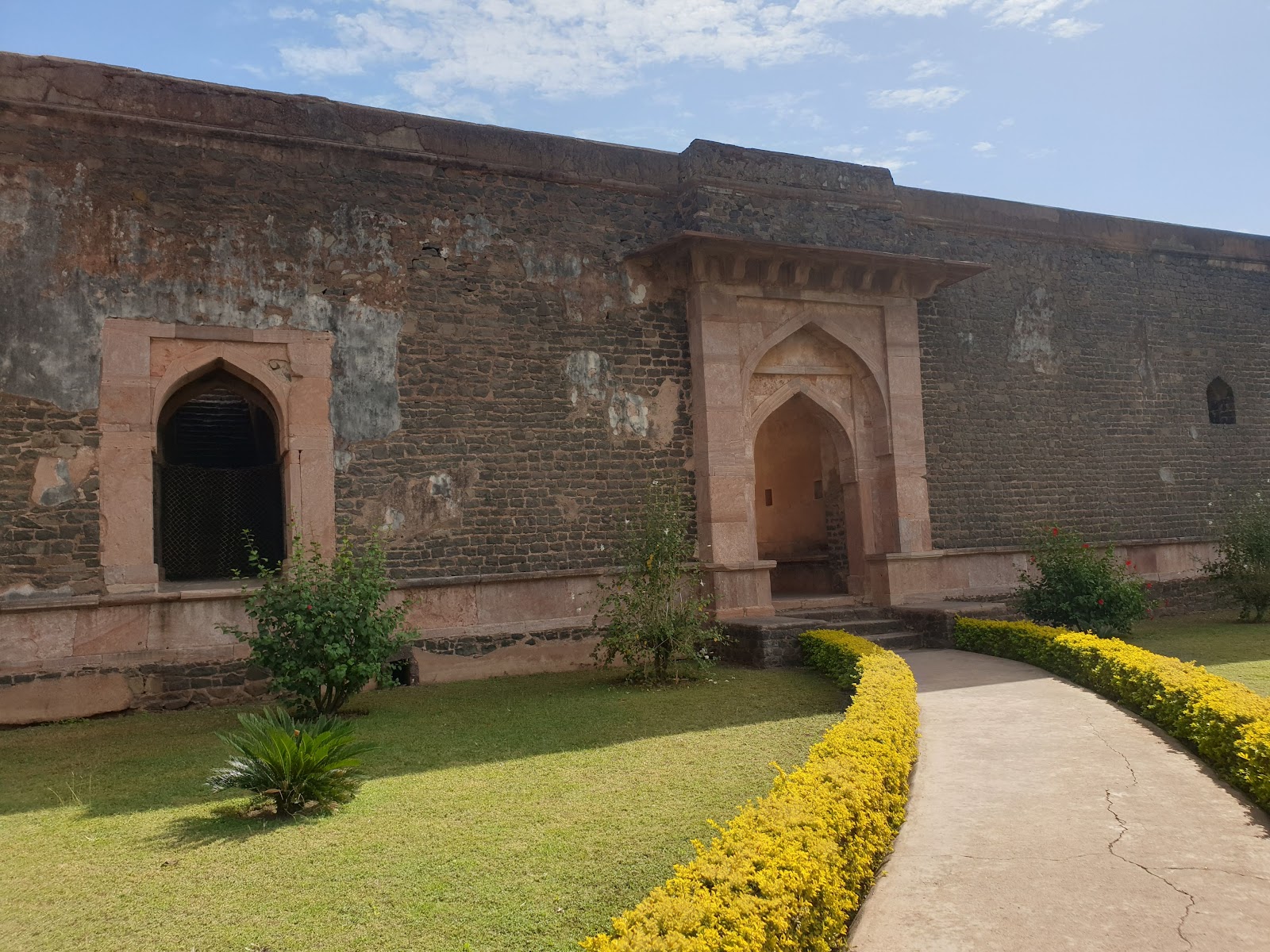 Baz Bahadur Palace
