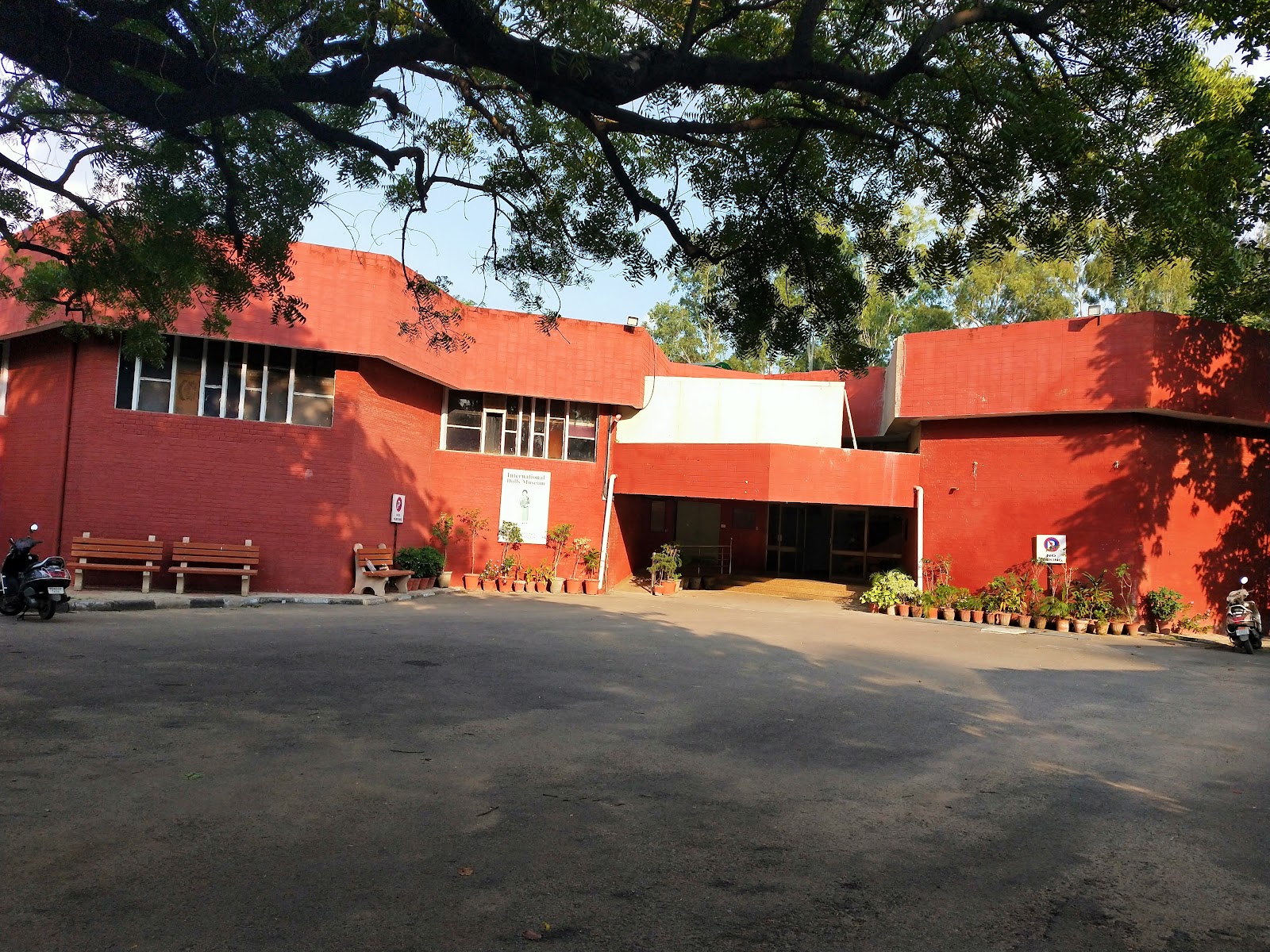 International Dolls Museum