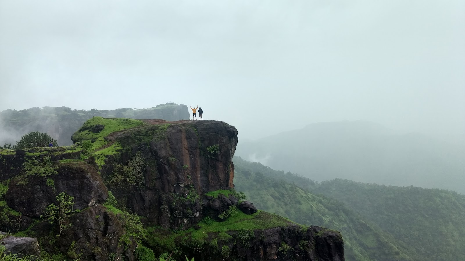 Mahuli Mountain Range Viewpoint
