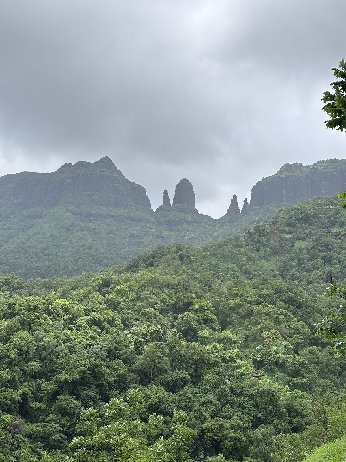 Mahuli Mountain Range Viewpoint