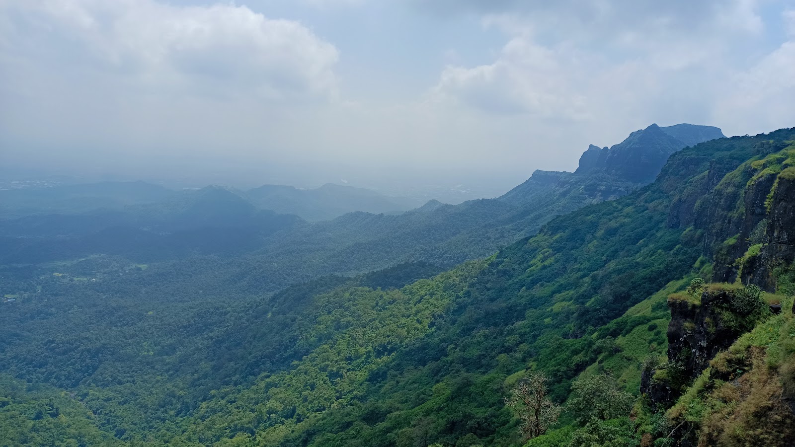 Mahuli Mountain Range Viewpoint