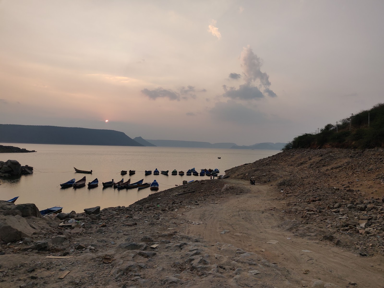 Reservoir Viewpoints and Birdwatching Spots
