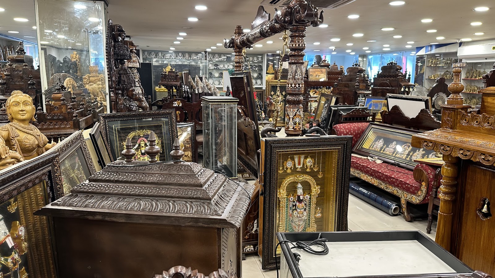 Local Handloom and Handicraft Shops