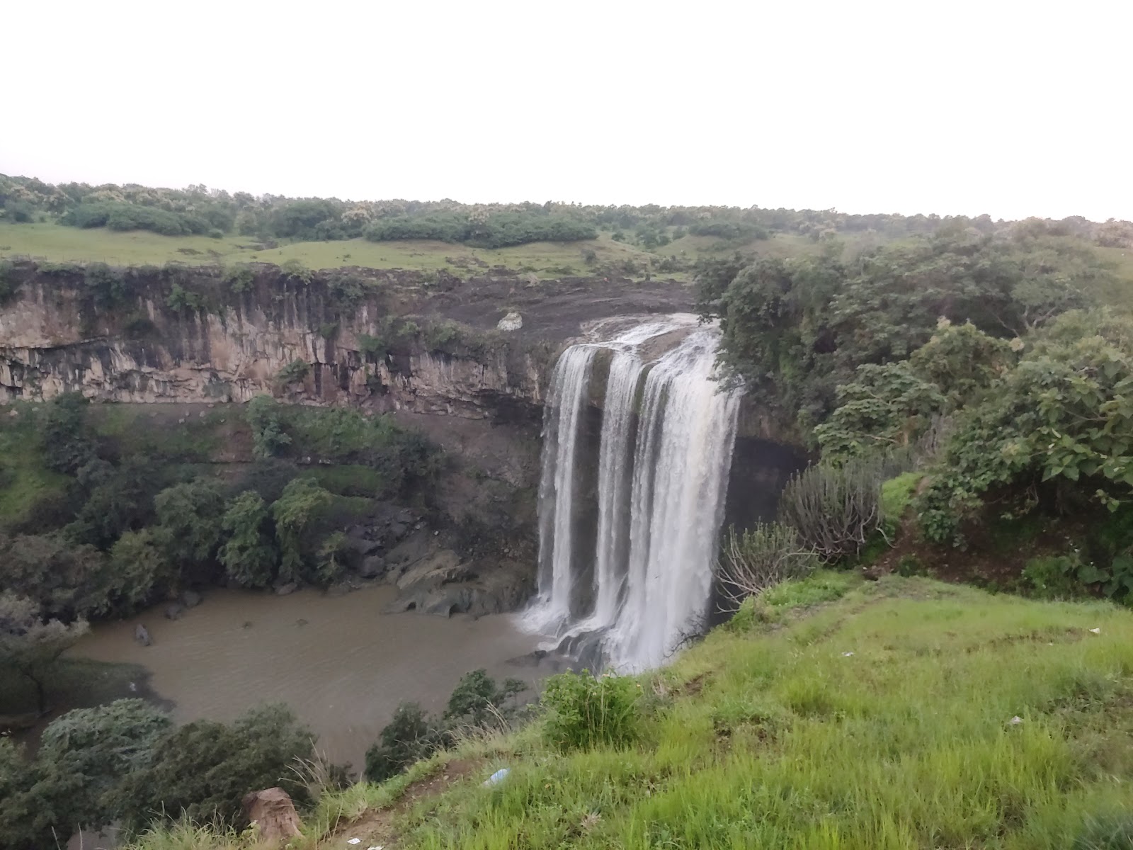 Tincha Waterfall Road