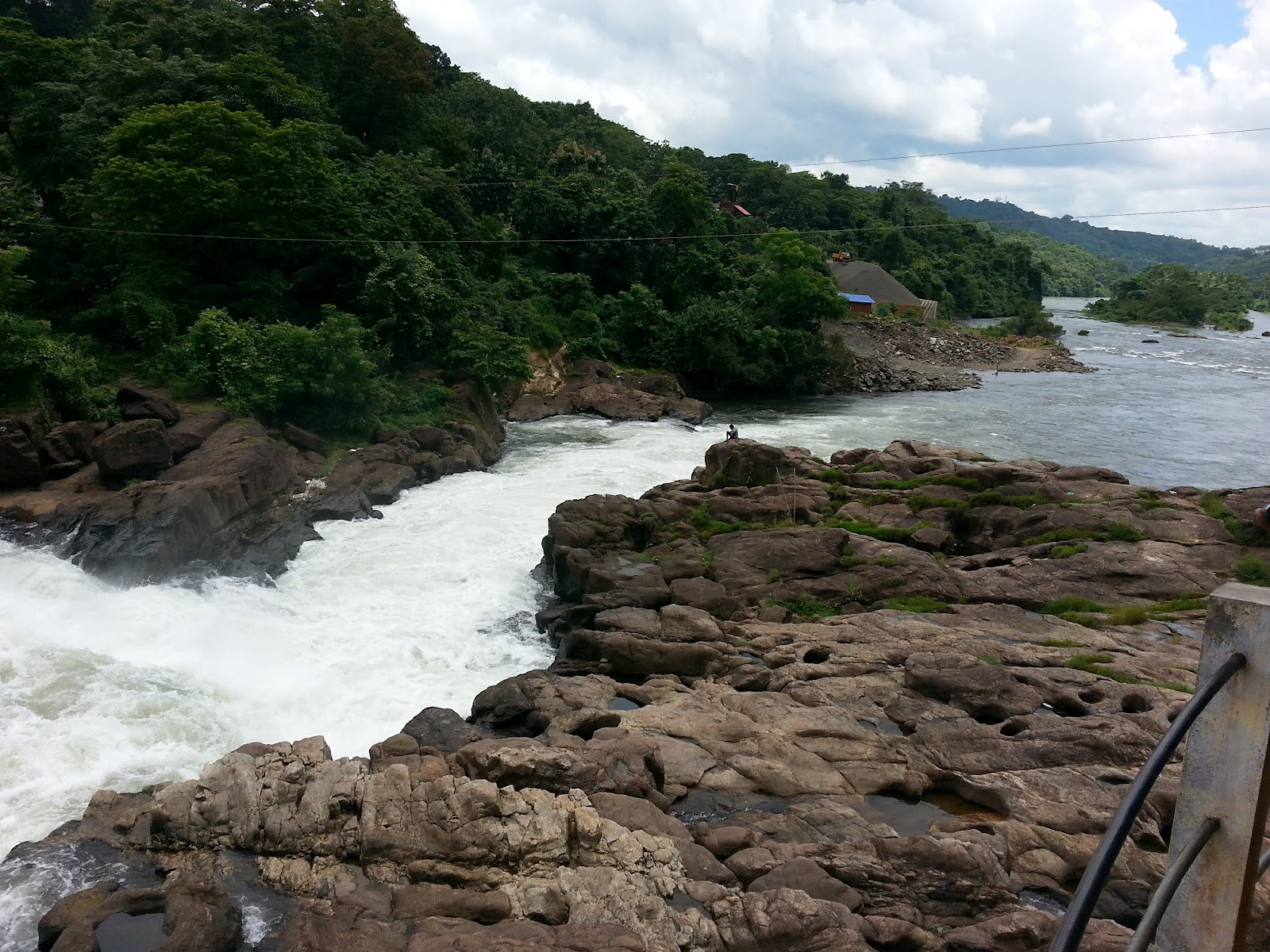 Perunthenaruvi Waterfalls
