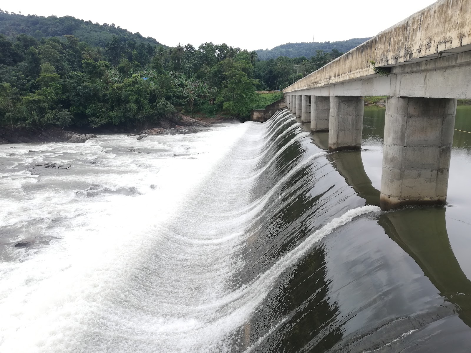 Perunthenaruvi Waterfalls
