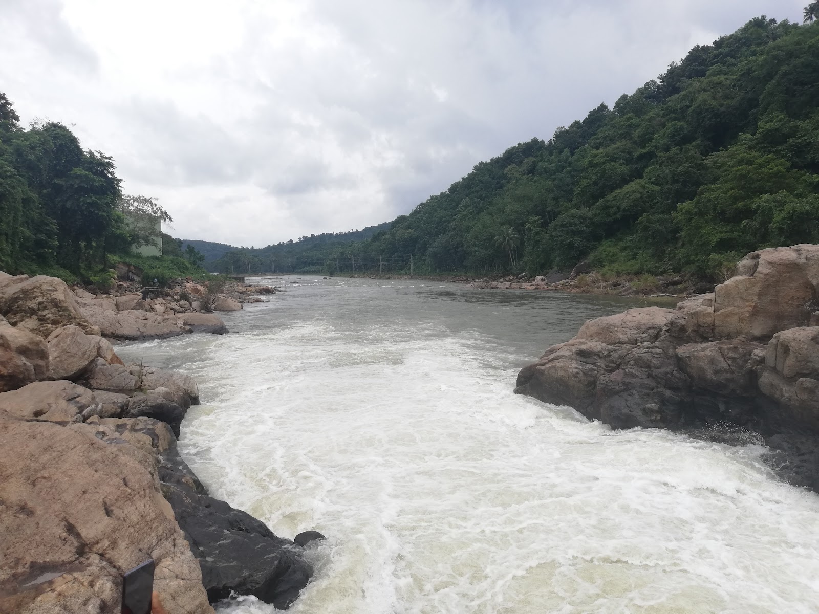 Perunthenaruvi Waterfalls