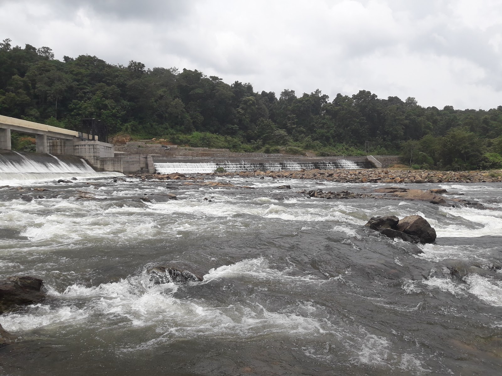 Perunthenaruvi Waterfalls