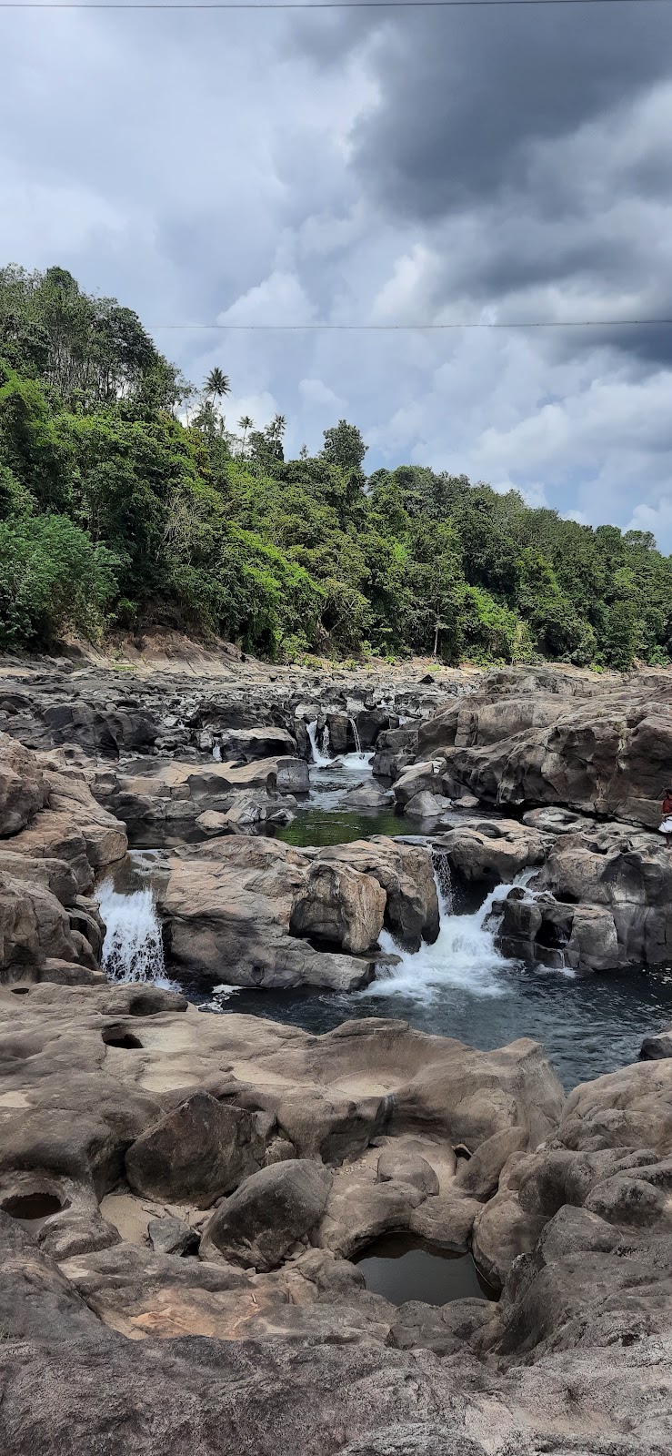 Perunthenaruvi Waterfalls