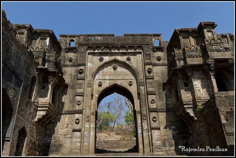 Gondi Fort Ruins