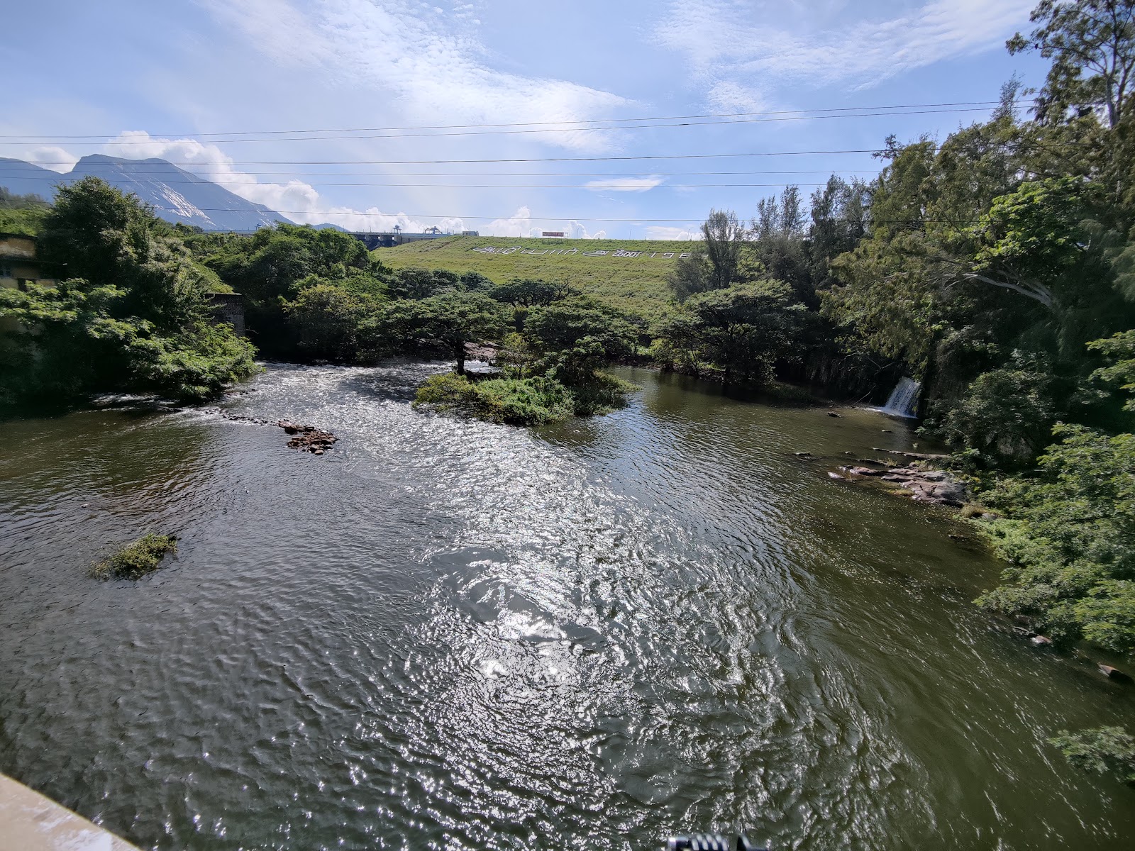 Azhiyar Dam