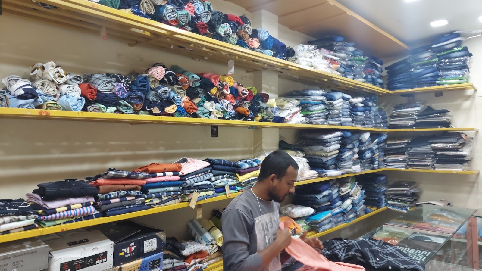 Local Market Ganj Golai