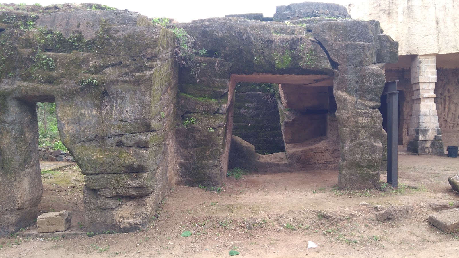 Khambhalida Caves