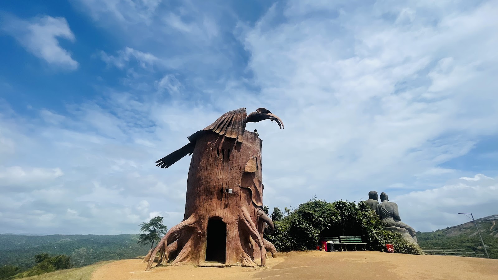 Kuravan Kurathi Statue