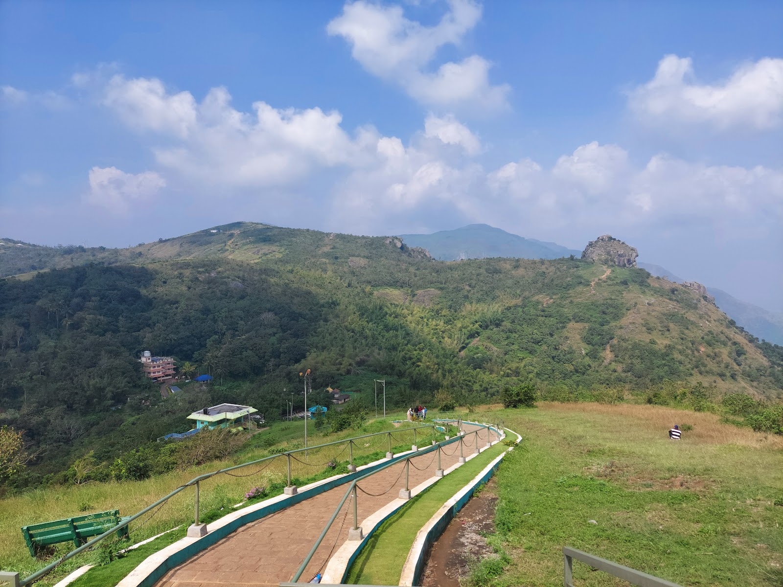 Kuravan Kurathi Statue