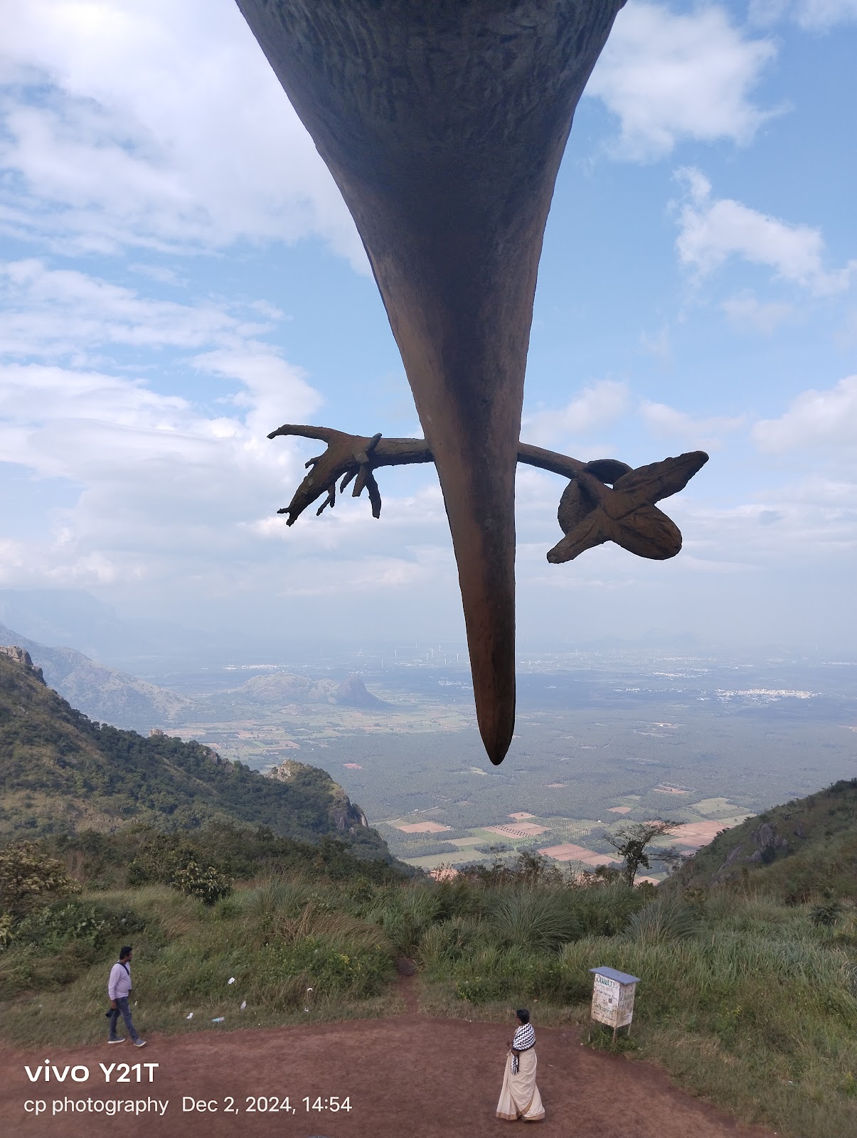 Kuravan Kurathi Statue