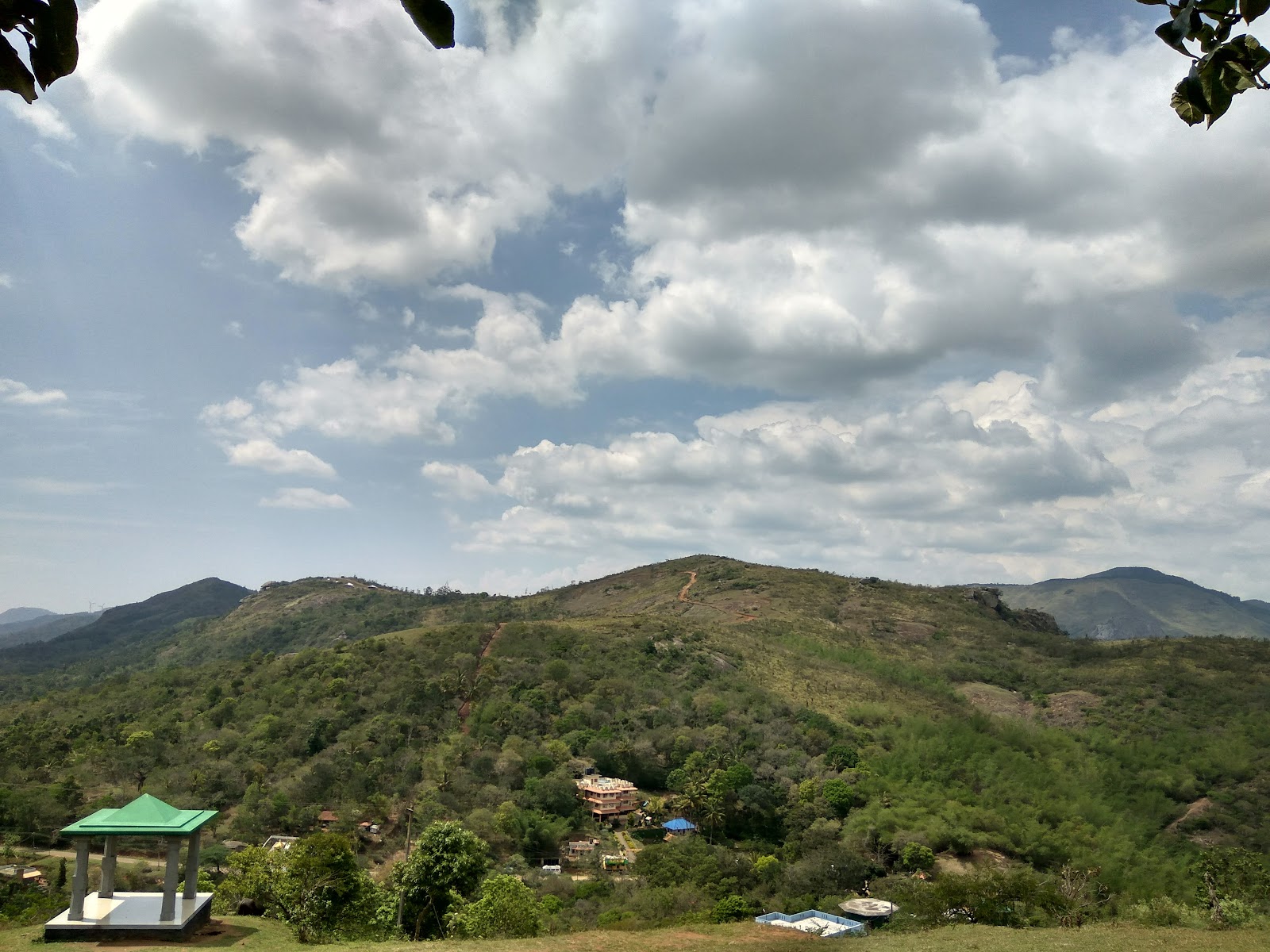 Kuravan Kurathi Statue