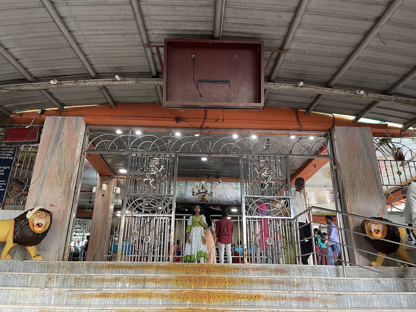 Maa Majhighariani Temple