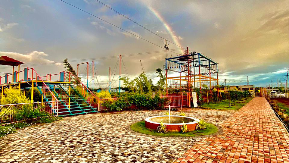 Community Gardens and Lakeside Park