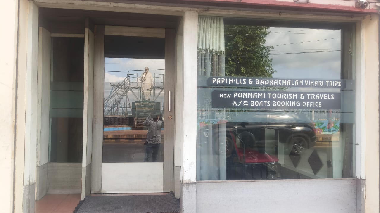 Papikondalu Boat Cruise (River Godavari)