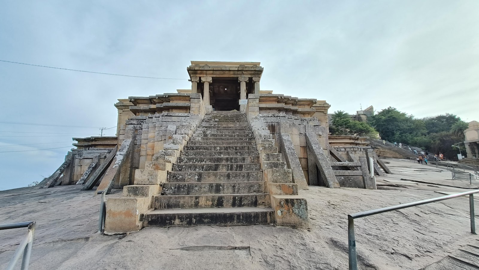 Shravanabelagola - A Pilgrimage to Gommateshwara