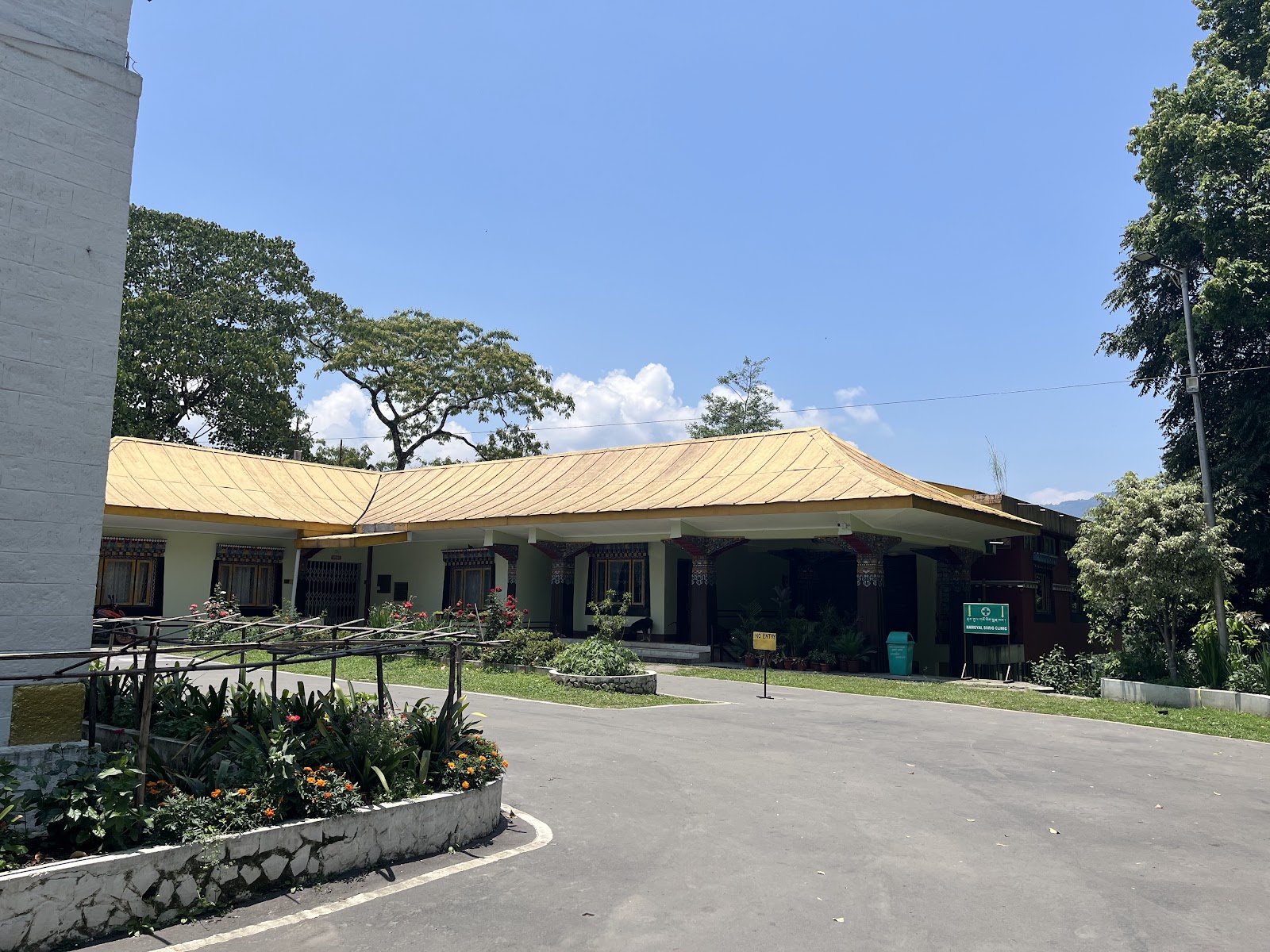 Do Drul Chorten and Namgyal Institute