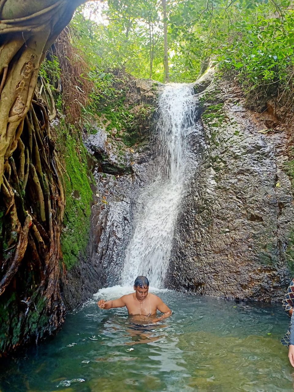 Veyilingala Kona Waterfall