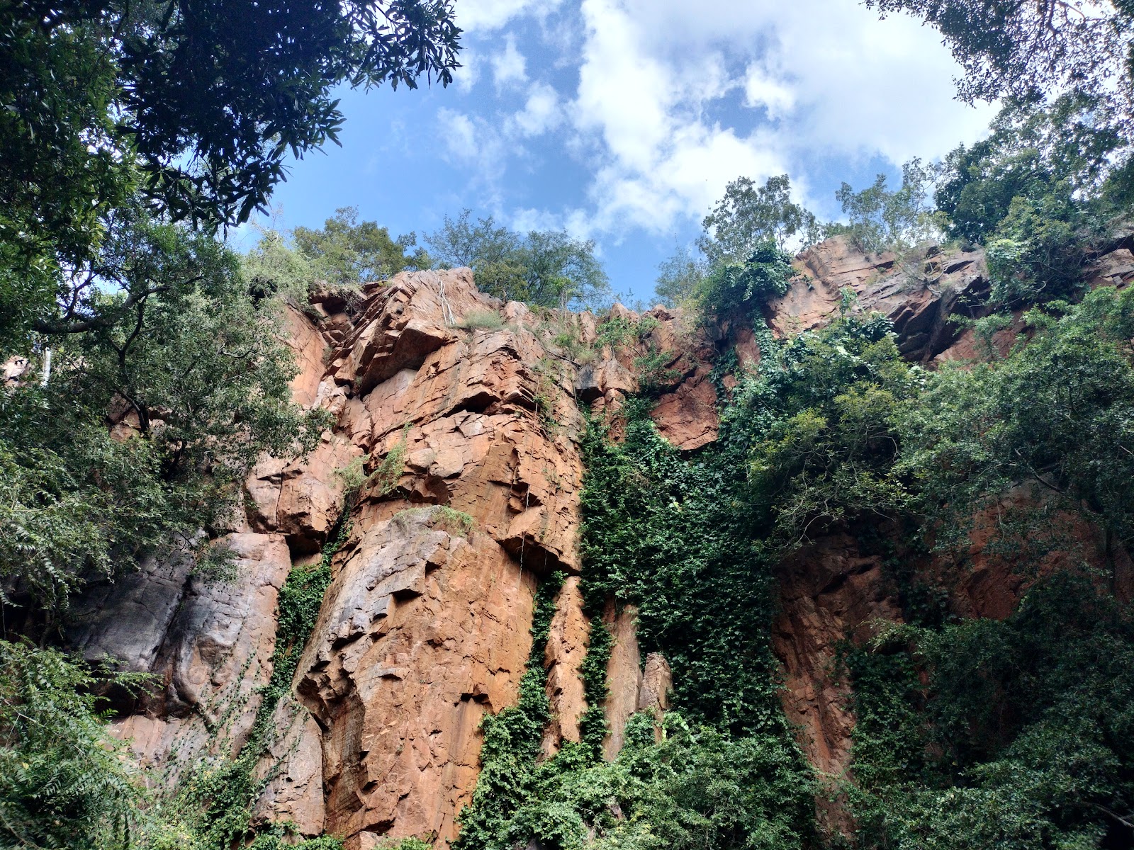 Veyilingala Kona Waterfall