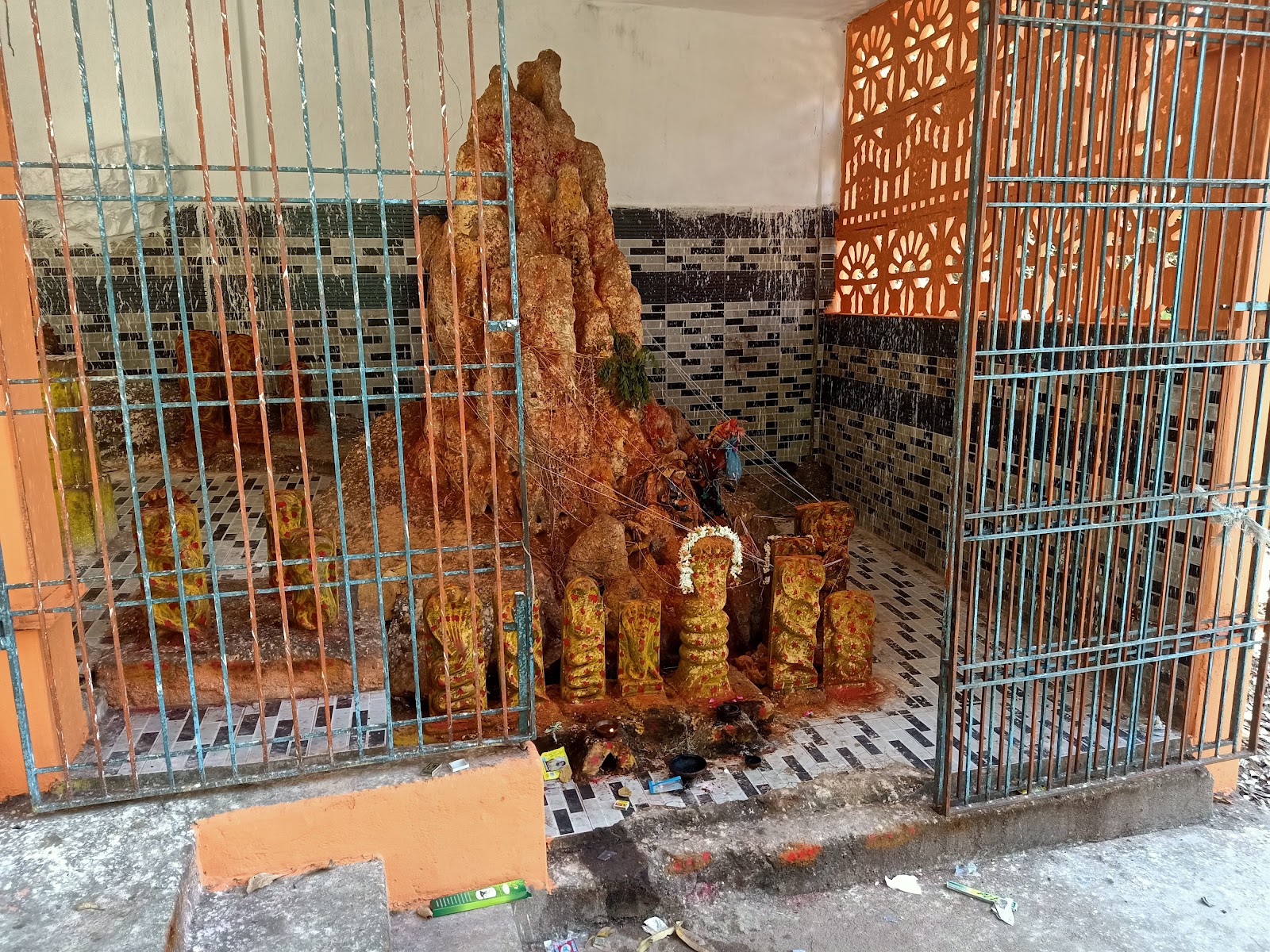 Veyilingala Kona Waterfall