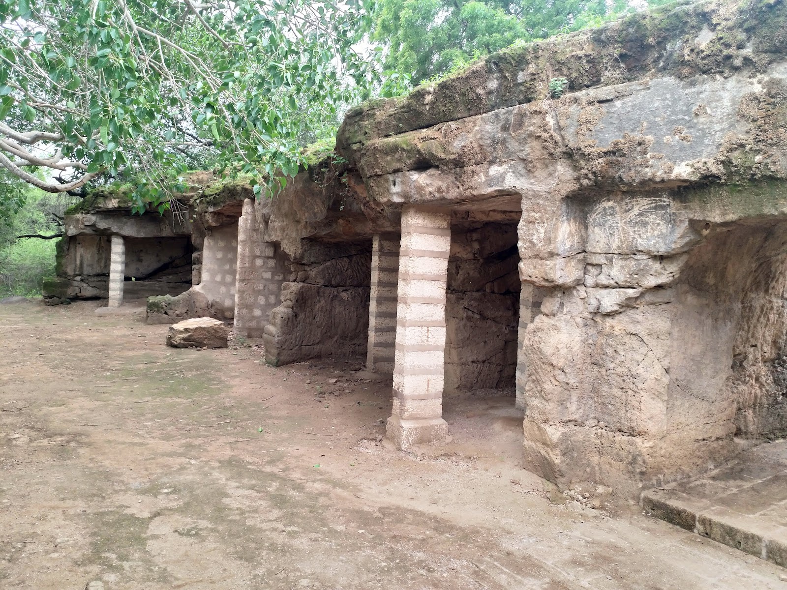 Khambhalida Caves