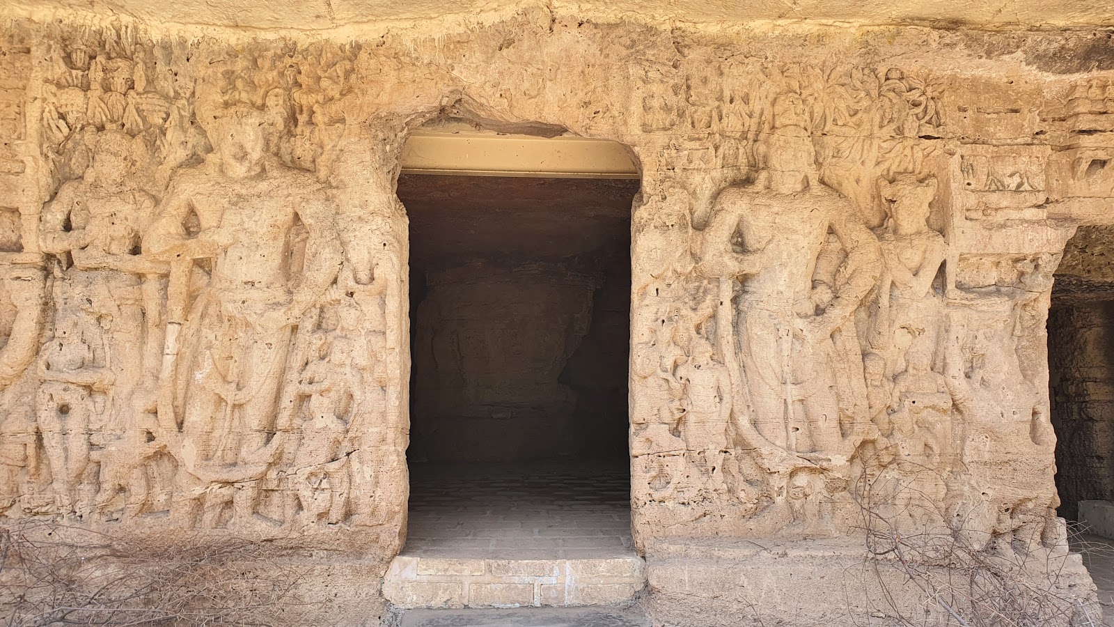 Khambhalida Caves