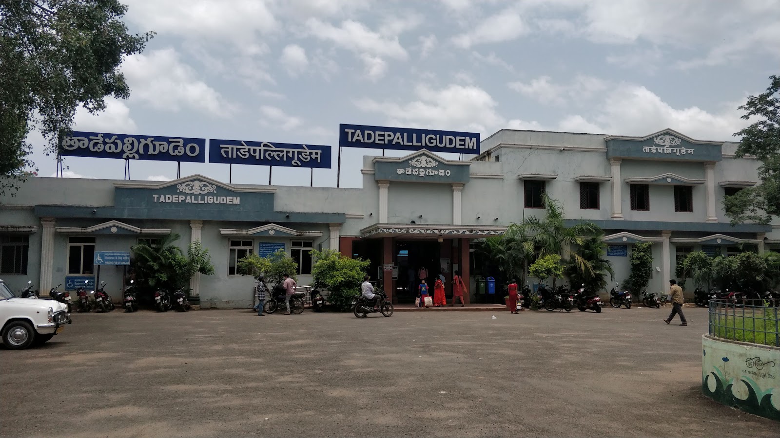 Tadepalligudem Railway Station