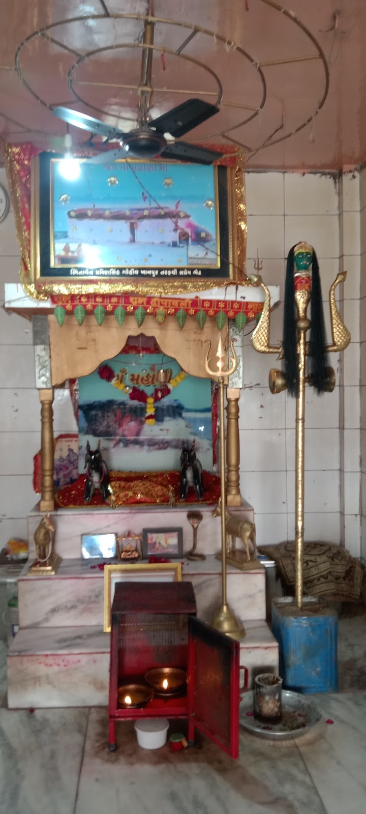 Anand Market and Gandhi Road