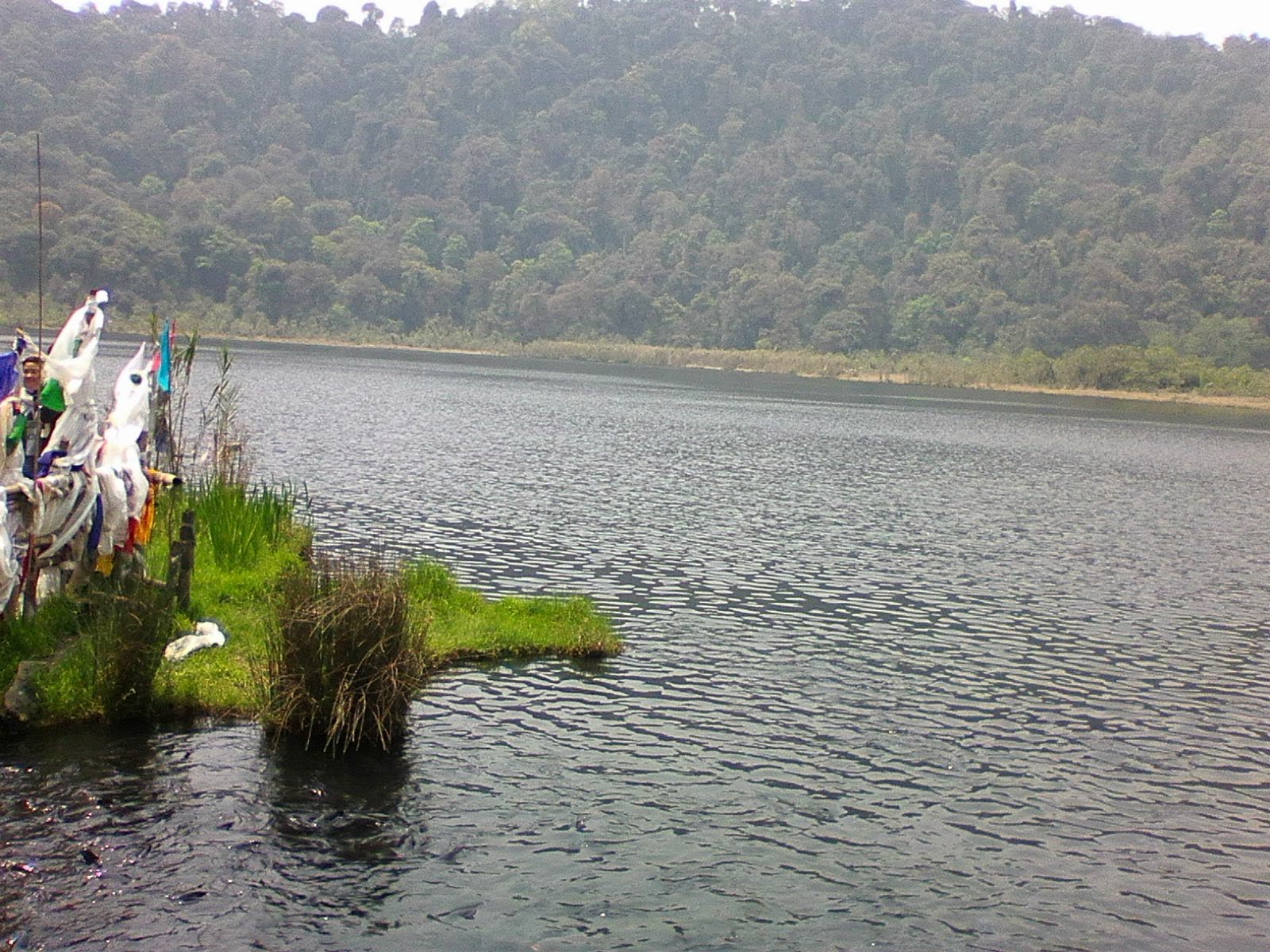 Khecheopalri Lake