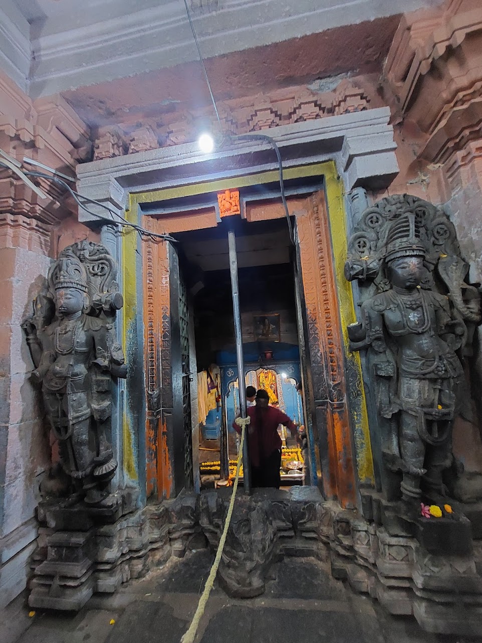 Shri Narayaneshwar Temple